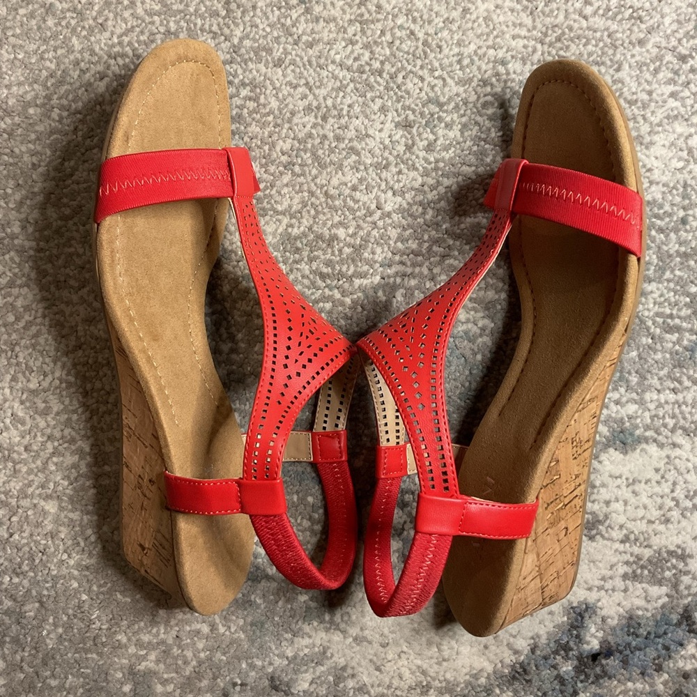 Alfani Step 'N Flex Vacanzaa 2 Tomato Red Perf Wedge Sandals - Size 9 - Picture 8 of 13